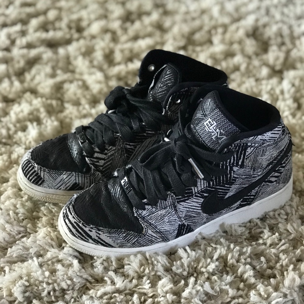 Boys Jordan Shoes - Size 6.5